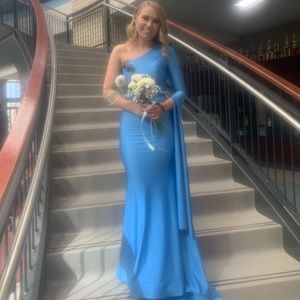 Homecoming / prom dress. Bought new in February 22.  Size 0 / 2.